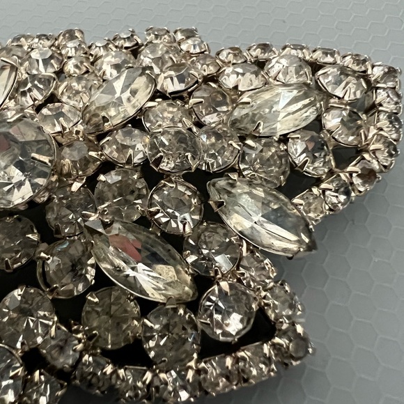 Large Vintage 1950's Leaf Rhinestone Brooch Pin - Picture 5 of 7